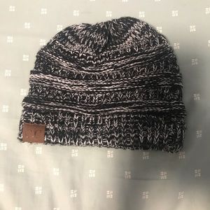 NWOT winter hat !!